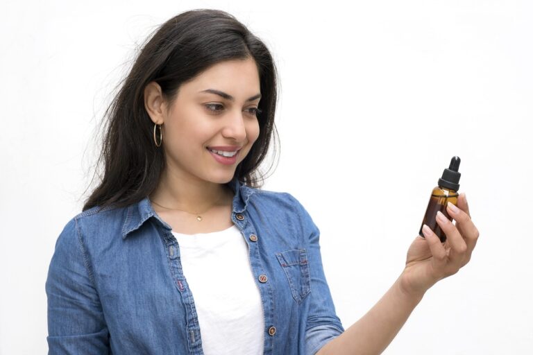 cbd oil 5358406 1280 768x512